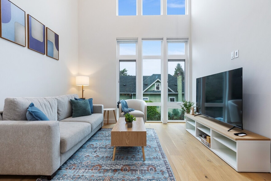 Building Photo - 129 11th Ave E