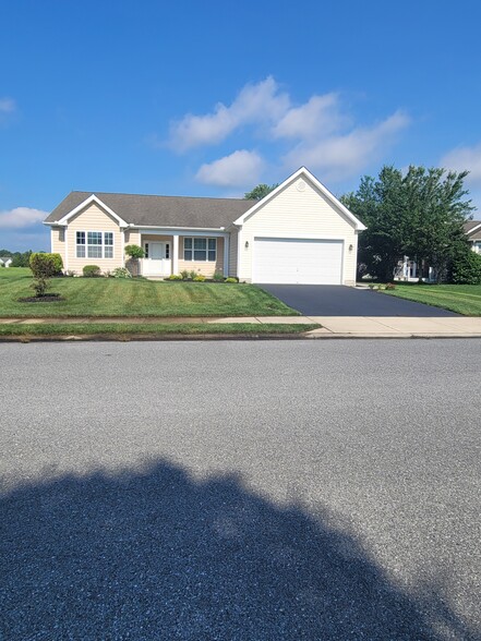 Building Photo - 32818 Almwick Ln
