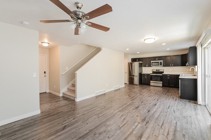 Building Photo - 3036 S Red Pine Dr