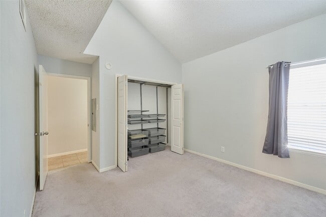 Building Photo - 12900 Walden Rd