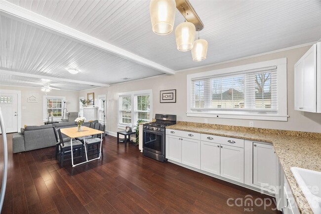 Building Photo - 421 Annafrel St