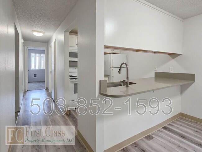 Building Photo - 3648 SW Beaverton Hillsdale Hwy