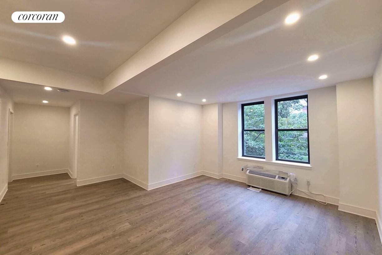 Building Photo - 45 W 81st St