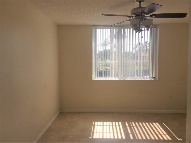 Building Photo - 7912 Sonoma Springs Cir