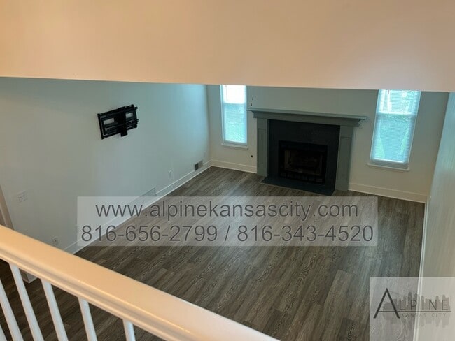 Building Photo - Gorgeous Multi Level Side by Side Split, P...