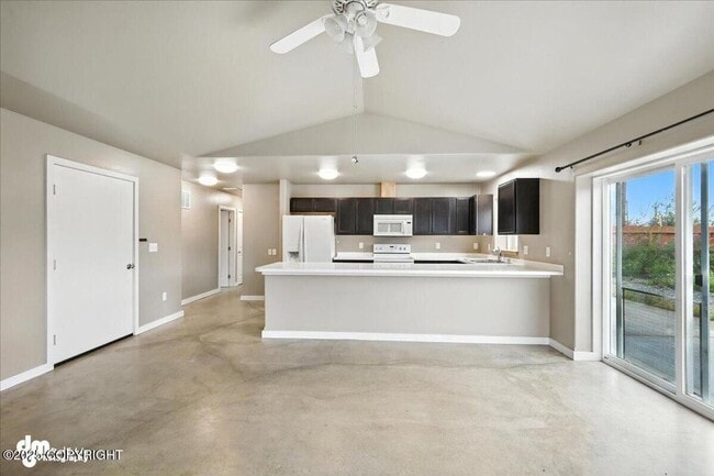 Building Photo - 1115 Spring Dr