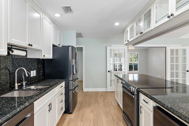 Building Photo - 1260 SW 25th Ln