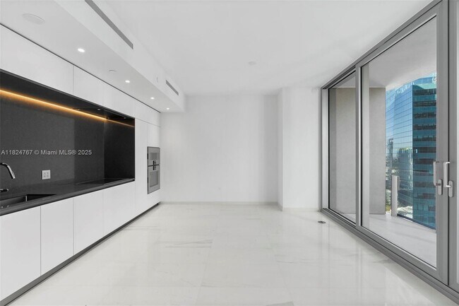 Building Photo - 300 Biscayne Blvd Way