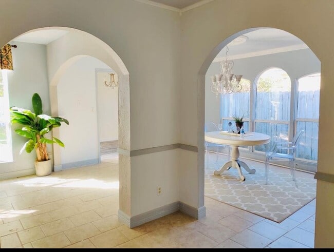 Building Photo - 1205 Bank Dr