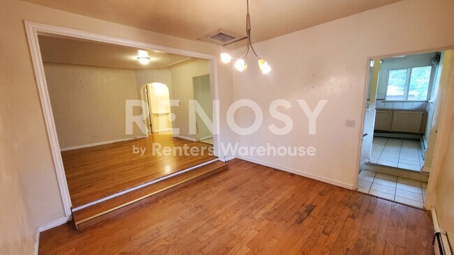 Building Photo - 2225 S Cherry St