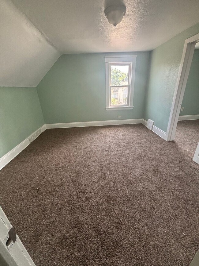 Building Photo - 4bd Single Cash Pay/Section 8