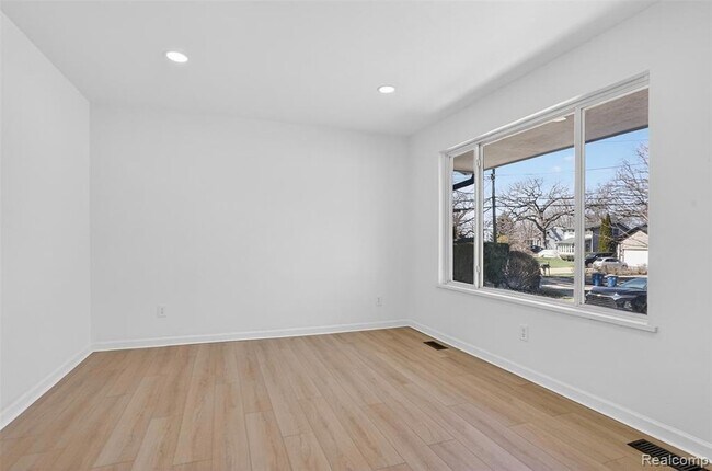 Building Photo - 4171 Mapleleaf Rd