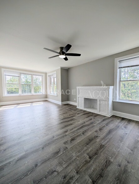 Building Photo - 6300 N Oakley Ave