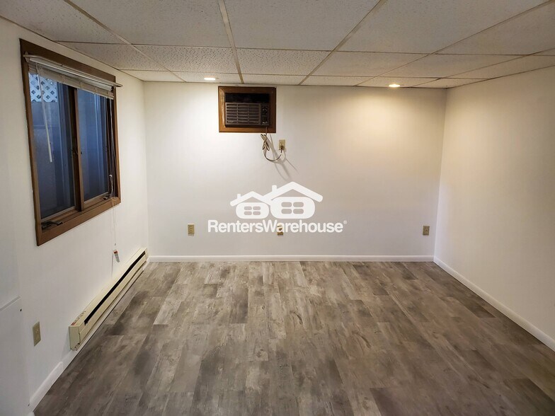 Building Photo - 109 4th Ave SE