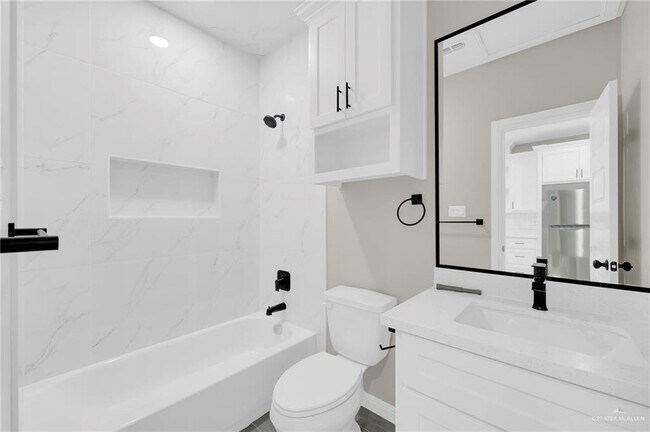 Building Photo - 12 Crestview St