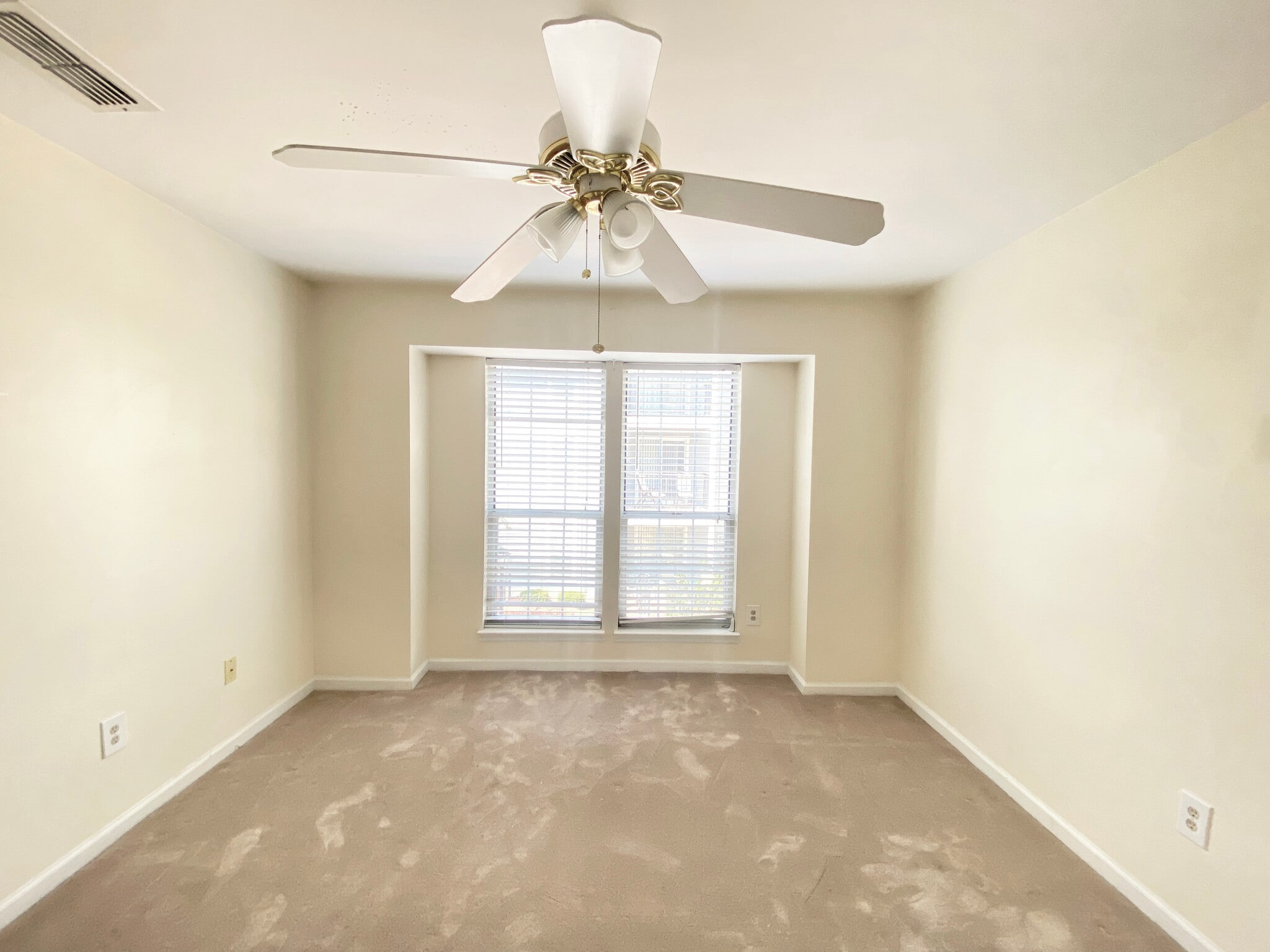 Building Photo - 635 Granville Ct