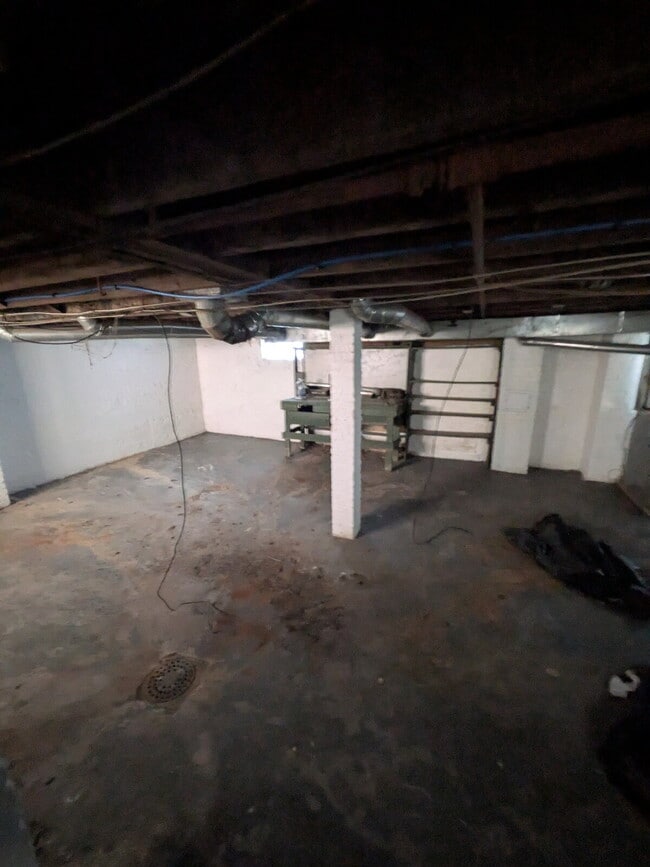 Building Photo - Section 8 approved 3 bed 1 bath home in McKeesport!