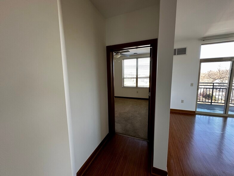 Building Photo - 1917 Monroe St