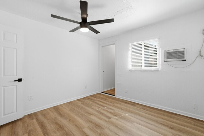 Building Photo - 325 N 15th St