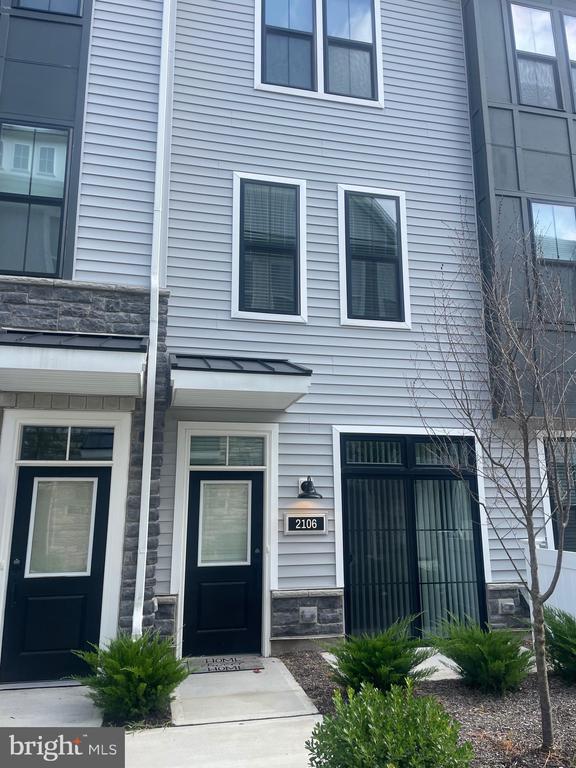 Building Photo - 2106 Donatello Dr
