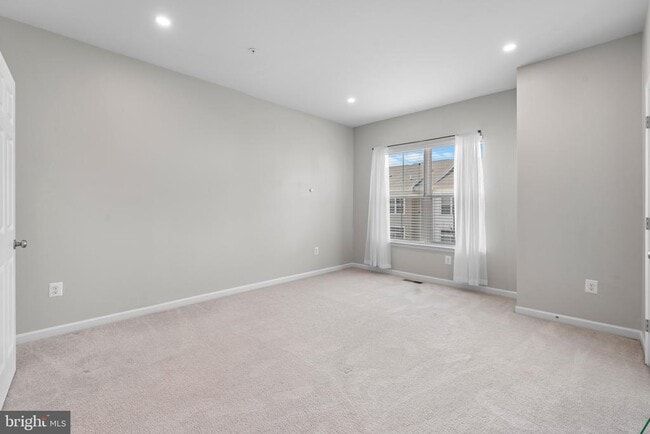 Building Photo - 336 White Oak Way