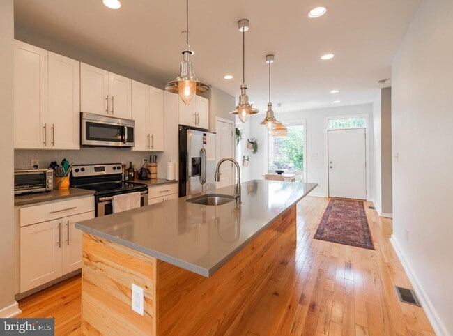 Building Photo - 2029 E Huntingdon St