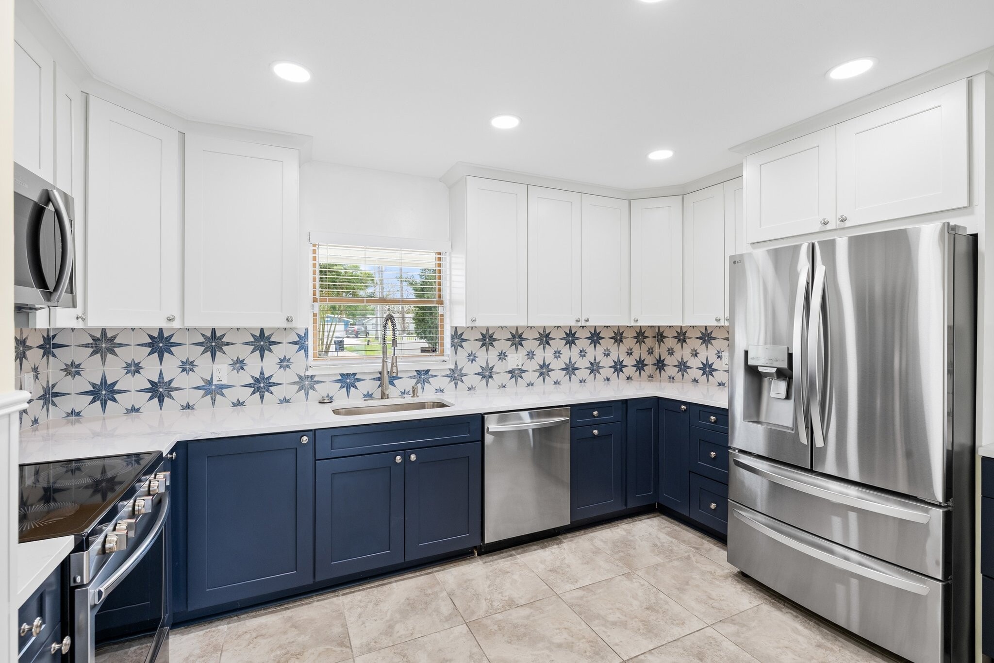 Building Photo - 5541 Bayou Grande Blvd NE