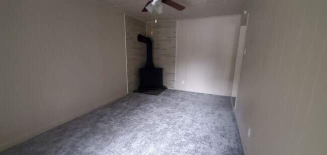 Building Photo - 1602 Crescent Dr