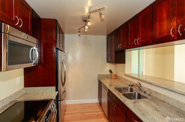 Building Photo - 300 3rd St