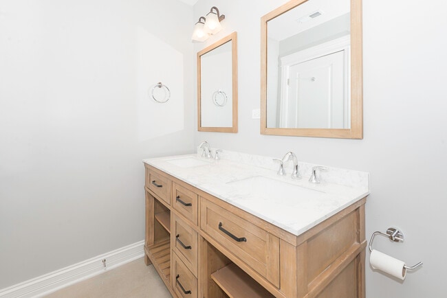 Building Photo - 4117 S Michigan Ave