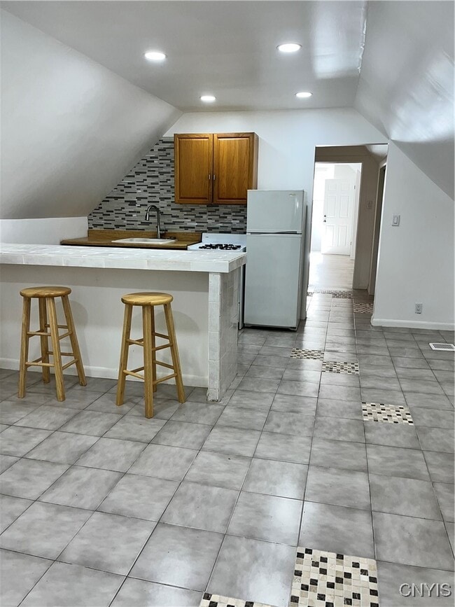 Building Photo - 1651 Howard Ave