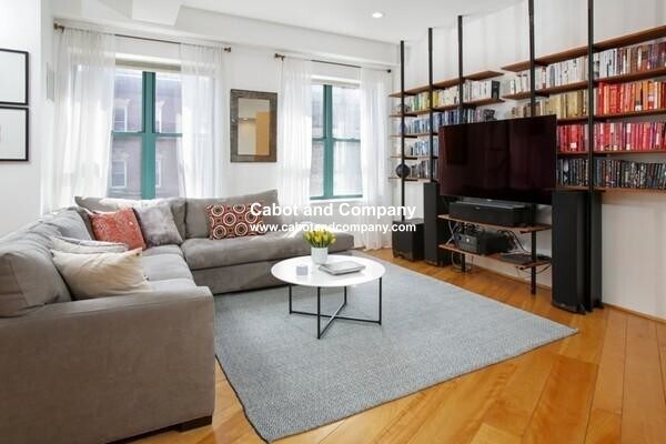 Building Photo - 35 Fay St