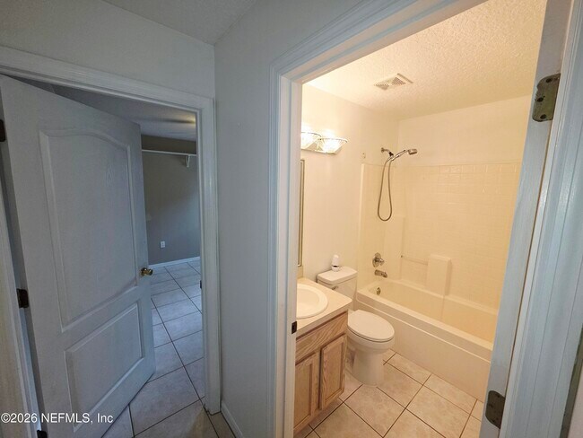 Building Photo - 38 Pebble Wood Ln