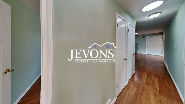 Building Photo - $1,000 Rent Credit if move-in occurs befor...