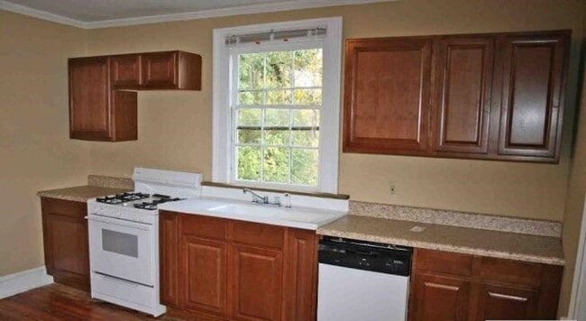 Building Photo - 2 Bedroom/1 Bathroom Unit off Macon Highway