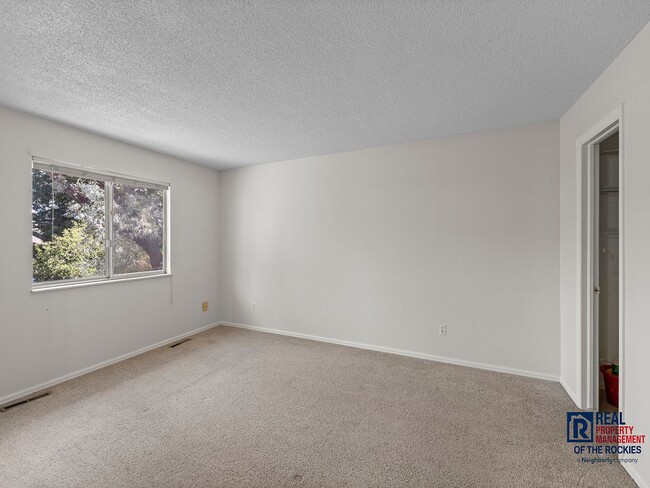 Building Photo - Beautiful & Bright Home in South West Fort Collins!