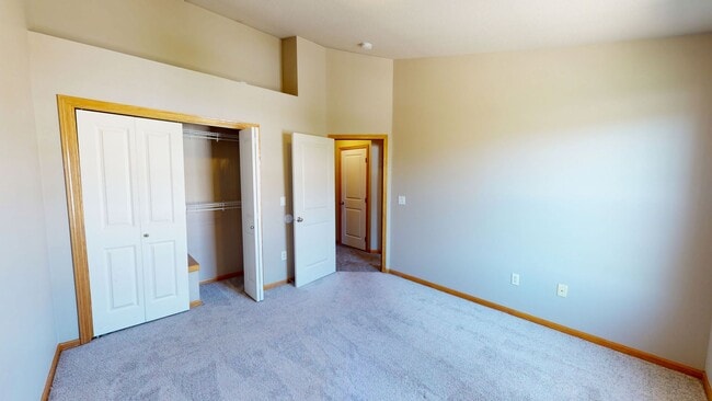 Building Photo - 2 Bedroom Ankeny Townhome Available Novemb...