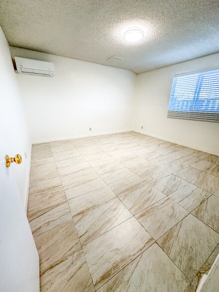 Building Photo - 73874 Sunnyvale Dr