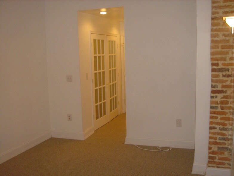 Building Photo - 2538 Foster Ave