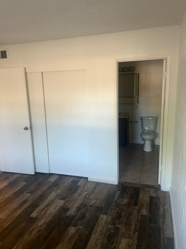 Building Photo - 1 Bedroom 1 Bath In Central Las Vegas