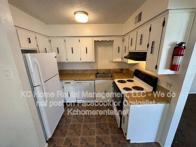 Building Photo - 4028 E 123 Terrace