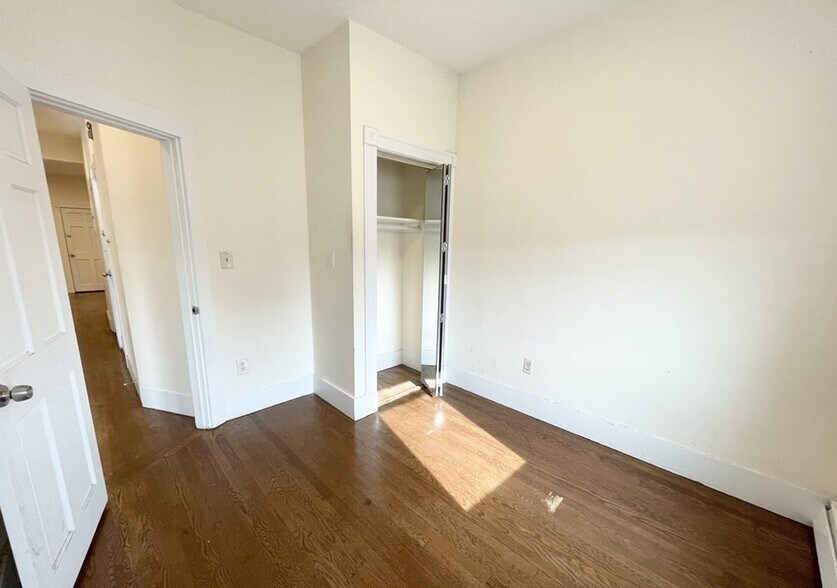 Building Photo - 106 Buttonwood St