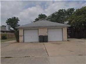 Building Photo - 1033