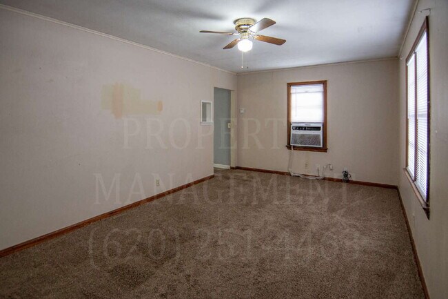 Building Photo - 2 Bedroom 1 Bath