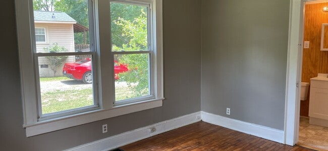 Building Photo - 3 Bedroom 1 Bath Brick Home w/ Office