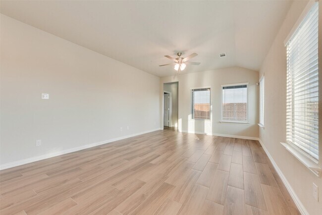 Building Photo - 1444 Twin Frks Dr