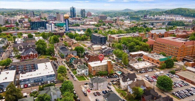 Building Photo - 1BR Condo | In-Unit Laundry, City Views, Walk to UTK