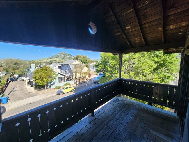 Building Photo - 2048 Swazey St