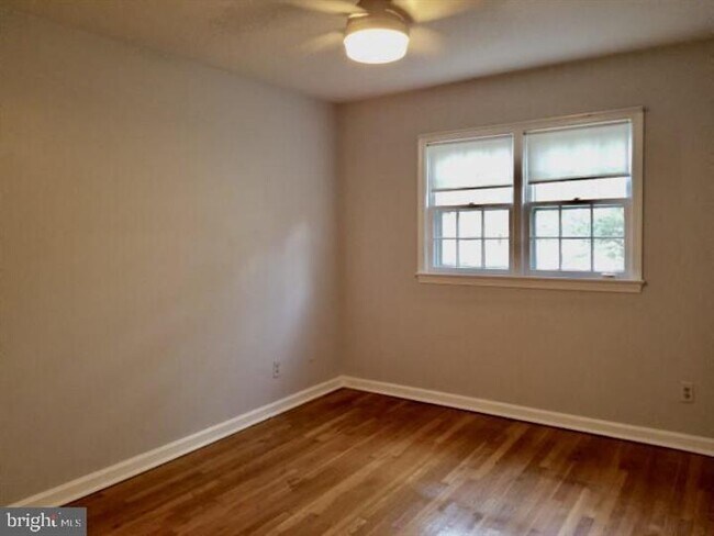 Building Photo - Charming 3-Bedroom Rental in Falls Church with 2 Full Baths and Spacious Layout!