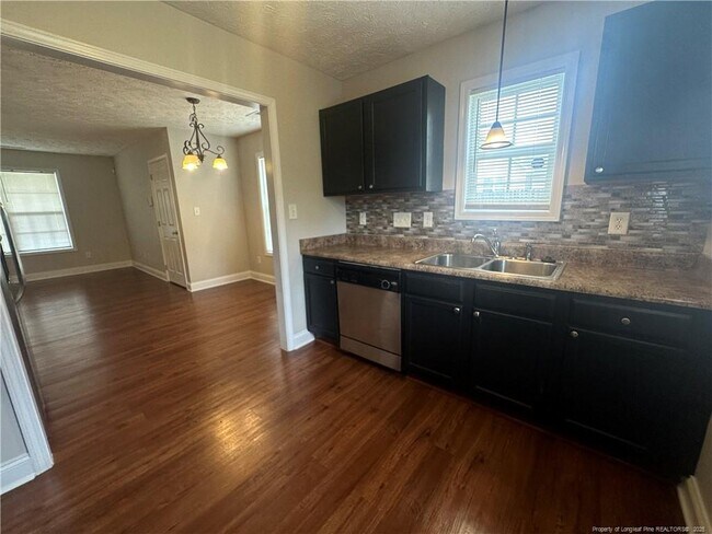 Building Photo - 450 Copper Creek Dr